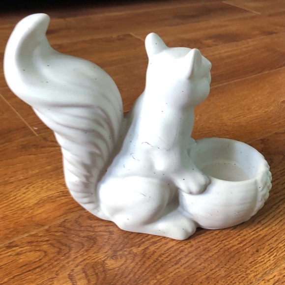Ceramic cream squirrel tea light candle holder - Picture 6 of 6